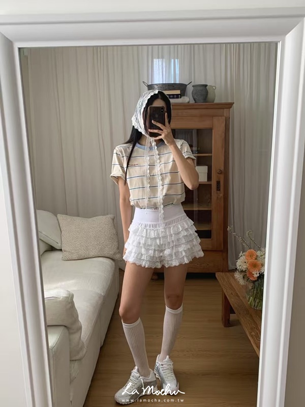 收腰蕾絲蛋糕短褲
